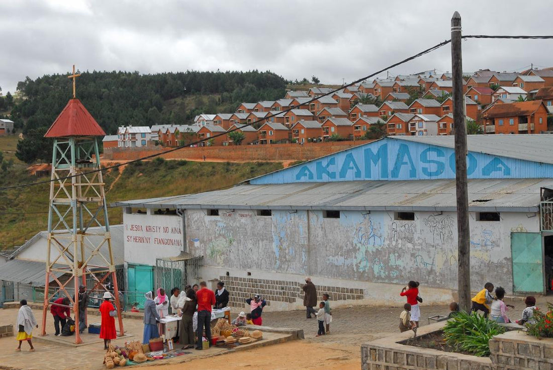 El padre que construyó una ciudad de 25,000 habitantes para los pobres