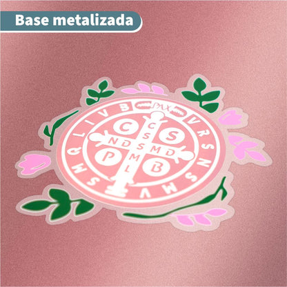 Sticker católico con base metalizada de la cruz de San Benito y flores