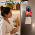 Iman de San Benito con oracion colocado en refrigerador como recordatorio de fe en el hogar