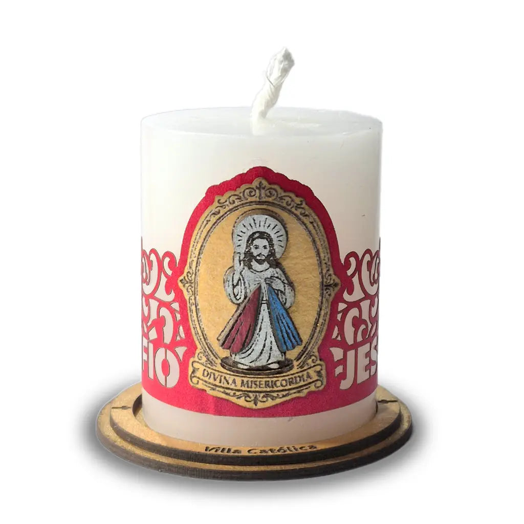 Vela católica de la Divina Misericordia con imagen de Jesús y frase "Jesús en Ti Confío", vela devocional blanca ideal para oración, altar o decoración espiritual.